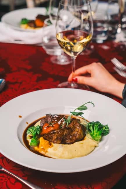 Porto: Fado Show & Dinner: A Night of Fado & Fine Dining - Portuguese Regional Dishes and Wine Pairings