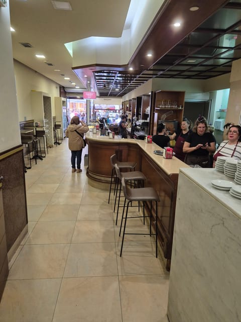 Porto: Food and Wine Walking Tour with José - Exploring Rua Santa Catarina with Coffee and Cake