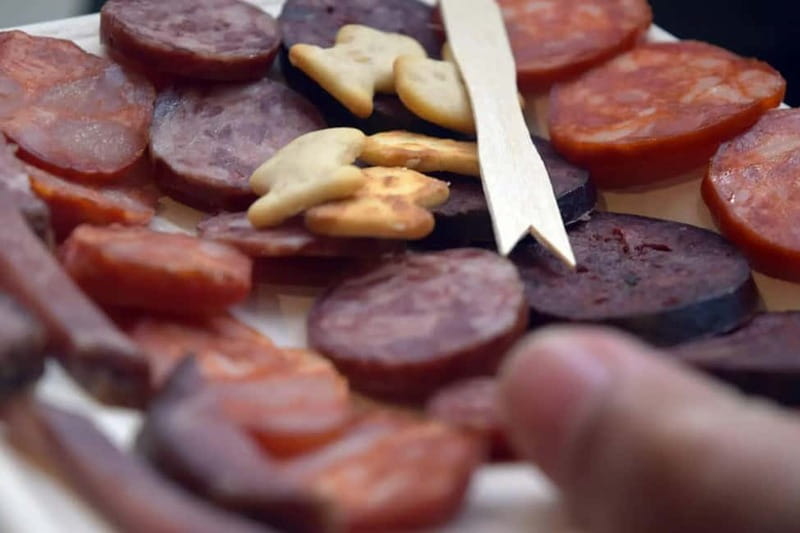 Porto: Food Tour with Tastings and Souvenirs - Discovering Porto’s Architectural and Historical Sights at São Bento Station