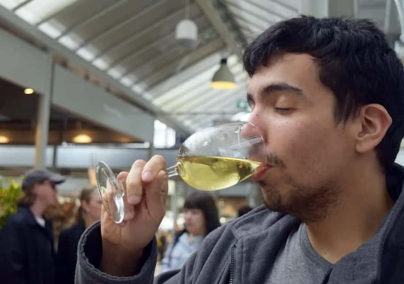 Porto: Food Tour with Tastings and Souvenirs - Ending at Rua de Santa Catarina with Souvenirs