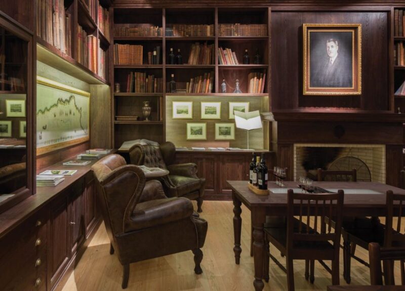 Porto: Graham's Port Lodge Tour & Vintage Room Wine Tasting - Explore Grahams Port Lodge in Vila Nova de Gaia near Porto at a glance