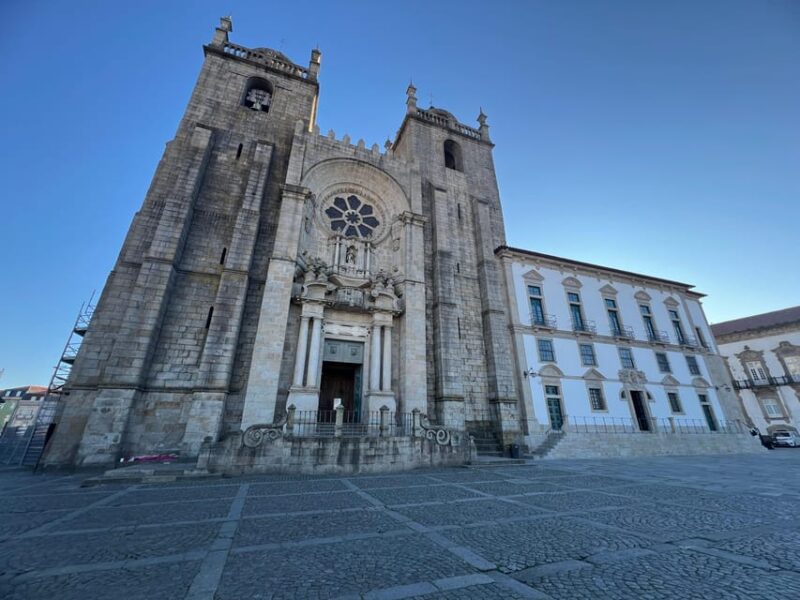 Porto: Guided City Highlights Walking Tour - Admiring Porto Cathedral and the Majestic Palácio da Bolsa
