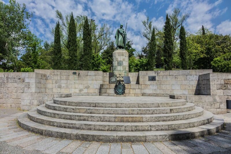 Porto: Guimarães & Braga Tour with Entry Tickets and Lunch - Practical Logistics and Comfort