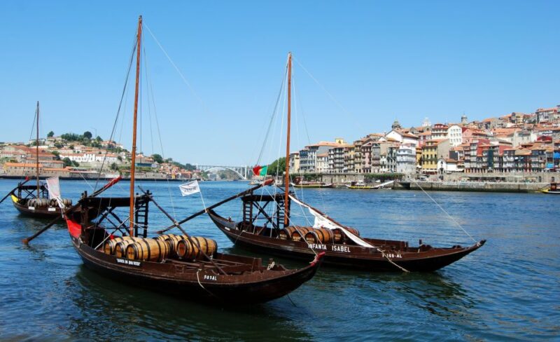 Porto Half Day Walking Tour: River Cruise & Wine Tasting - Tasting a Traditional Portuguese Lunch in Vila Nova de Gaia