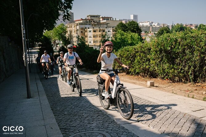Porto Highlights in 3 Hours E-Bike Tour - Historical, Sightseeing - The Iconic São Bento Railway Station and Its Azulejos