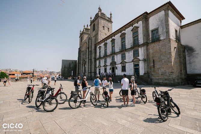 Porto Highlights in 3 Hours E-Bike Tour - Historical, Sightseeing - Relaxing in Jardins do Palácio de Cristal
