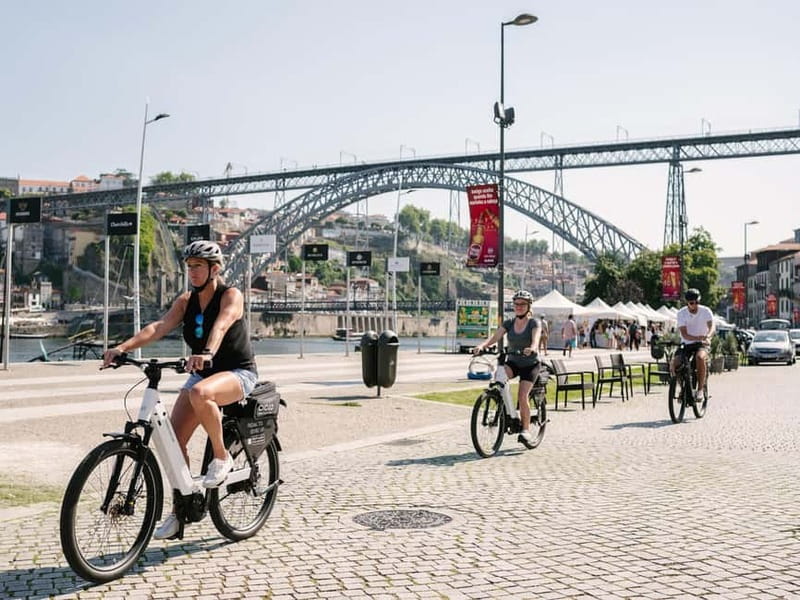 Porto: Highlights in 3 Hours E-Bike Tour - From Aliados Avenue to the Ribeira District