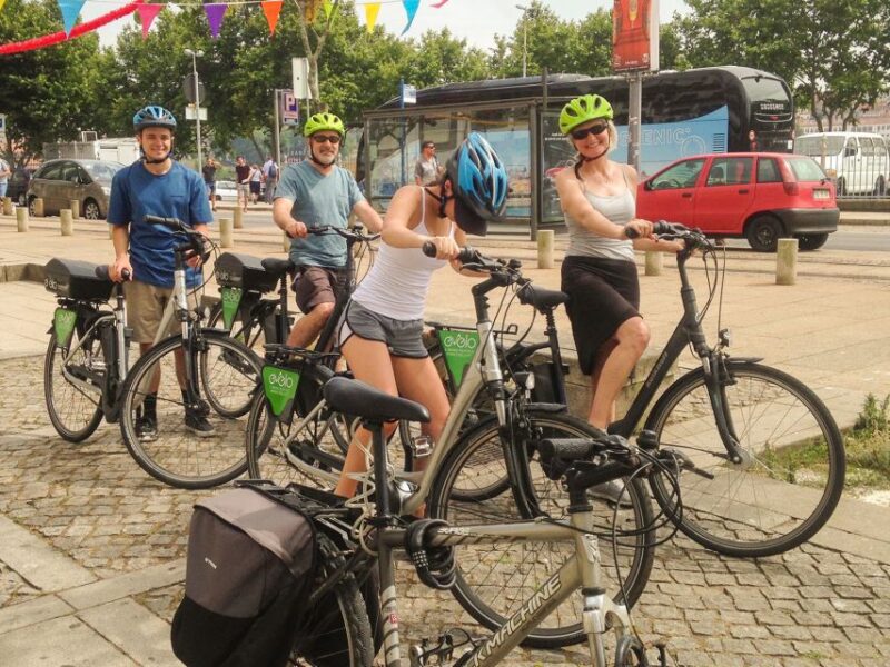 Porto: Historic e-Bike Tour with a guide - Starting Point in Miragaia on the Riverside