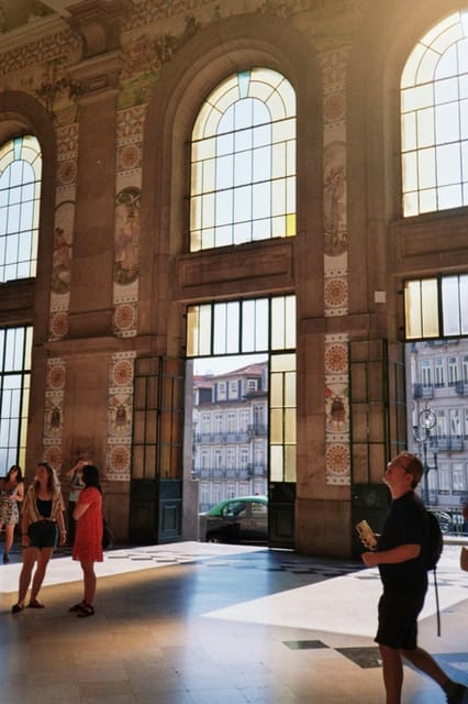 Porto: Historic Highlights Guided Walking Tour - Porto’s Historic and Artistic Neighborhoods