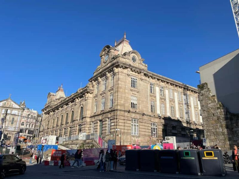 Porto: Historic Walking Tour with Local Guide - Key Points