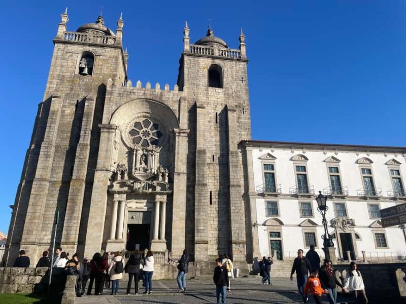 Porto: Historic Walking Tour with Local Guide - São Bento Station’s Azulejos and Portugal’s High History