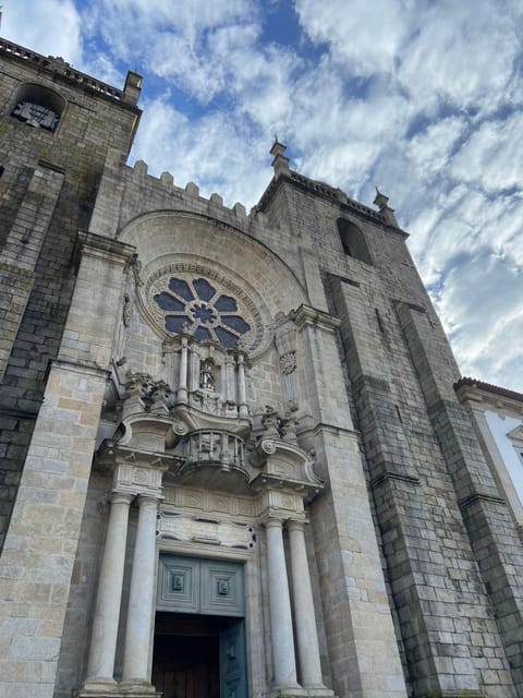 Porto: Historical Center Walking Tour - Strolling Along Avenida dos Aliados and São Bento Station