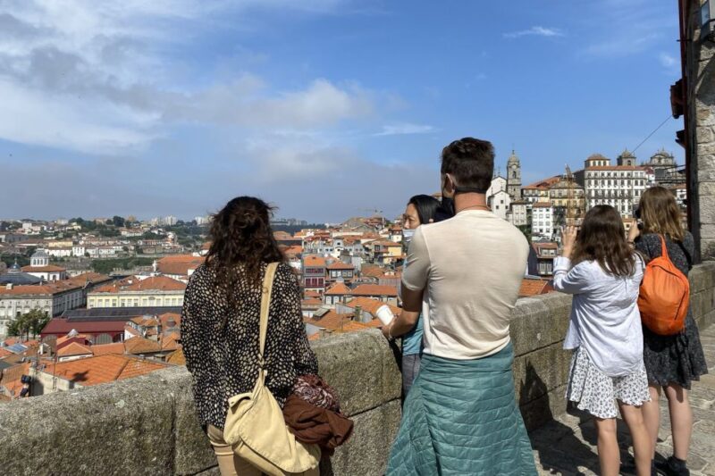 Porto: Historical Center Walking Tour - Tasting Porto Wine and Olive Oil with the Group