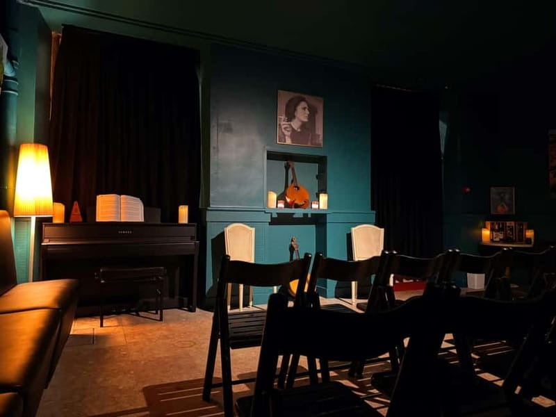 Porto: Intimate Fado Show & Port Wine at Sao Bento Station - A Choice of Four Authentic Port Wines