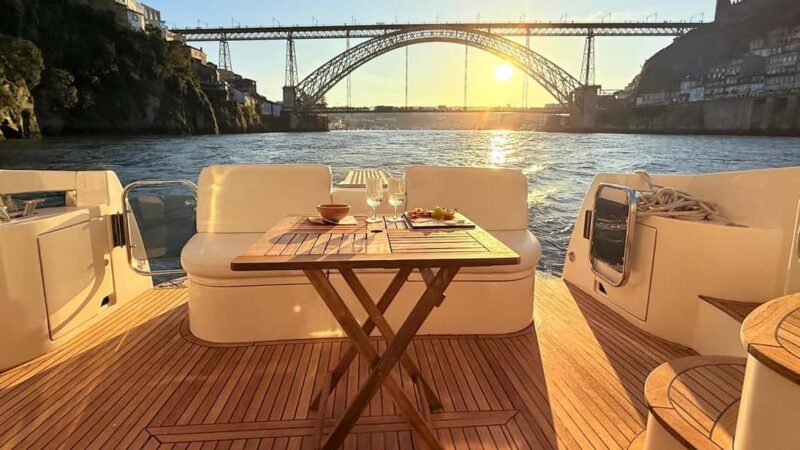 Porto: Luxury 6 Bridges Yacht Cruise with Wine & Snacks - Professional Guides with Friendly and Informative Narration