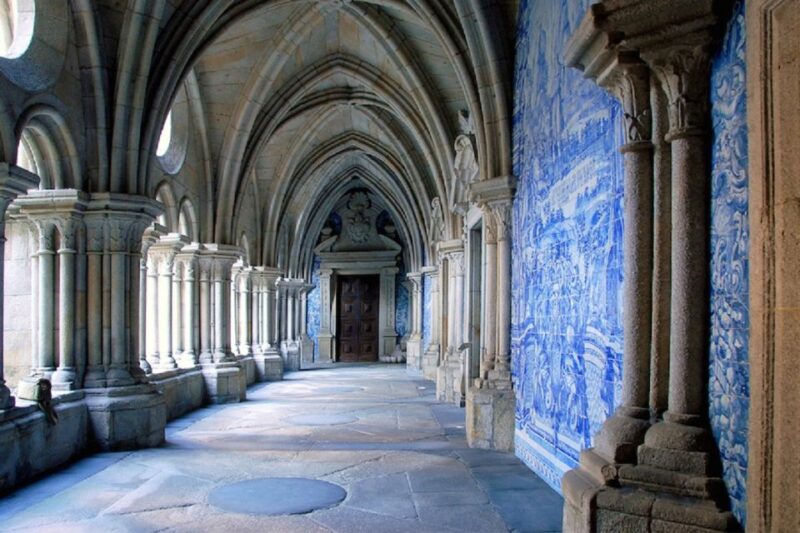 Porto: Old City and Monuments Tour - Visiting Porto Cathedral and Its Medieval Cloisters