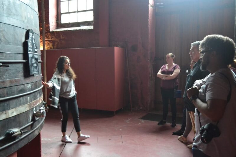 Porto: Port and Douro Wine Walking Tour with Tastings - Guides and Personalities That Make a Difference