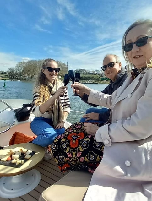 Porto: Private 6 Bridges Tour, welcome drink & sunset option - Exploring the Douro Estuary