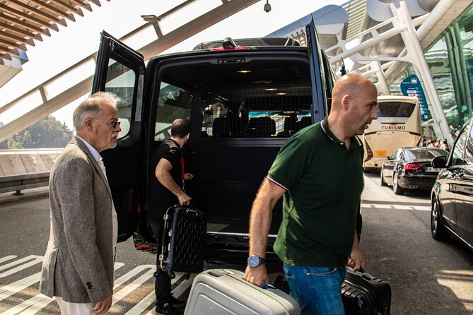 Porto Private Airport Departure Transfer - Personalized Service in a Spacious, Modern Vehicle