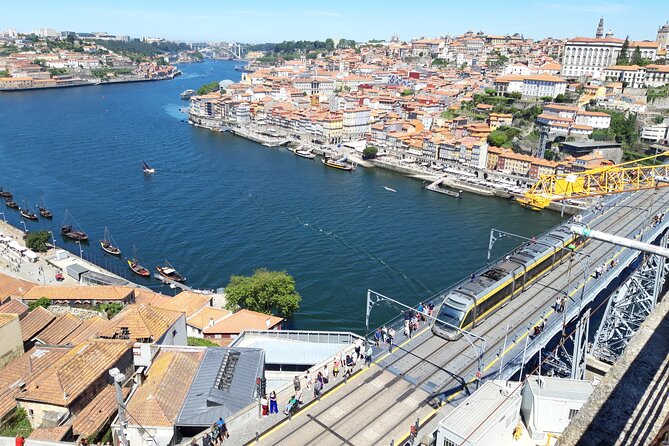 Porto Private Airport Transfer with 2-Hour Mini-Tour (1 to 4 people) - Iconic Porto Sights from the Window: City Center and Historic Districts