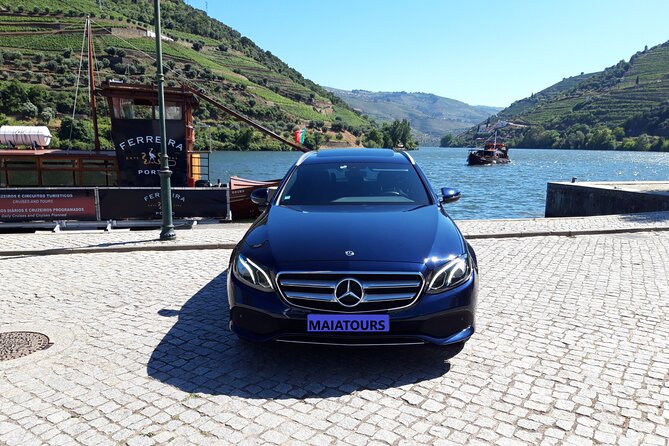 Porto Private Airport Transfer with 2-Hour Mini-Tour (1 to 4 people) - Clear and Convenient Logistics for a Stress-Free Arrival