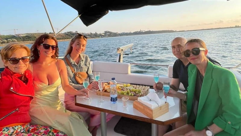 Porto: Private Cruise with local Wine, Snacks & 6 Bridges - Discover Porto from the Douro River on a Private Yacht Tour