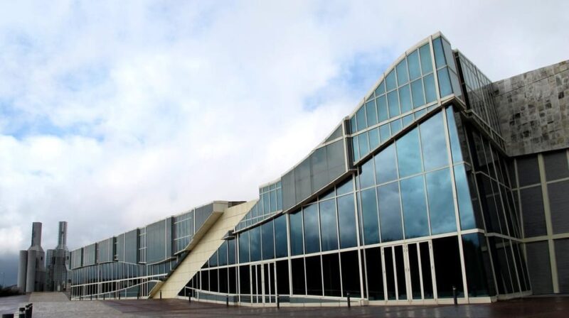 Porto: Private & Customizable Trip to Santiago de Compostela - Relaxing in Parque de Bonaval and Modern Architectural Highlights