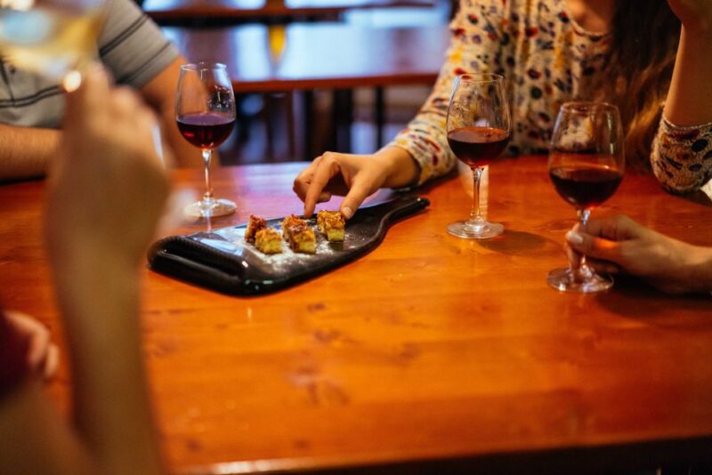 Porto: Private Evening Tour with Drinks & Bites - Practical Details: Meeting Point and Group Size