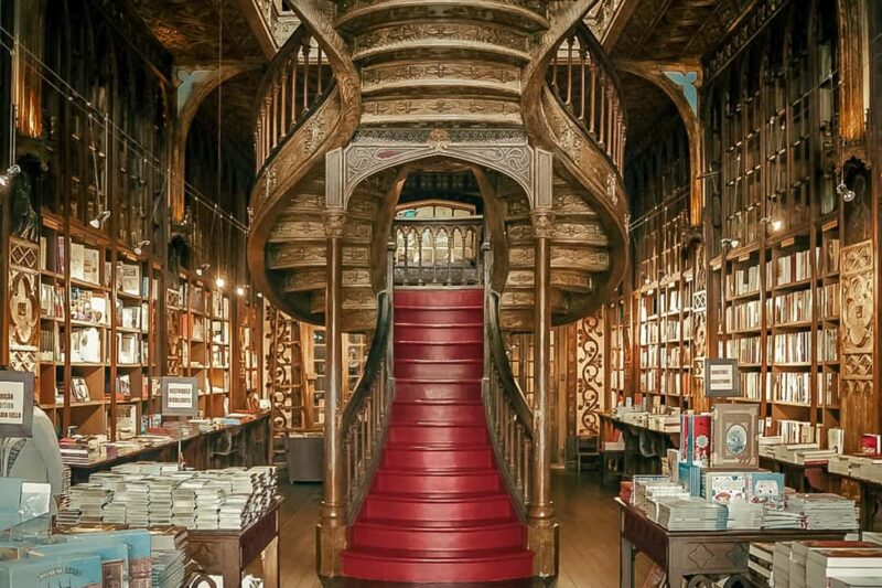 Porto: Private & Flexible Walking Tour in Historic Center - Descending Back to Ribeira via Medieval Stairs