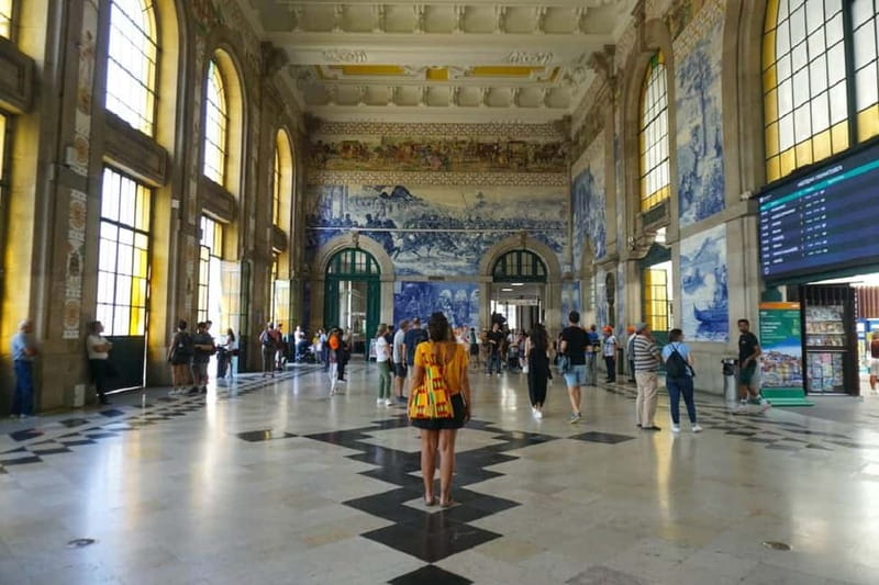 Porto: Private Historic Center Walking Tour with Degustation - Visiting the Sé Cathedral: An Architectural Marvel