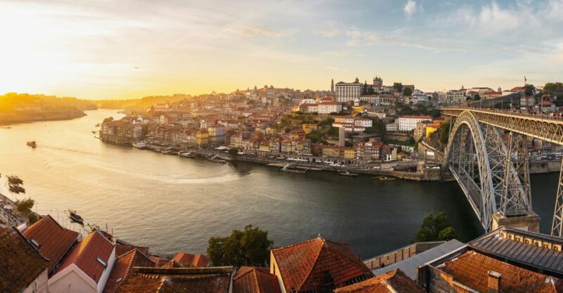 Porto: Private Historical Walking Tour with Local Guide - Key Points