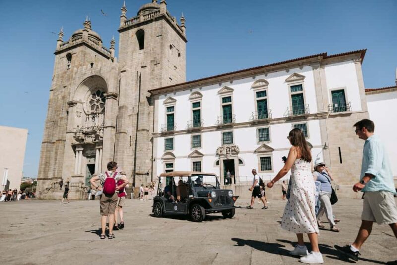 Porto: Private Tour to the Historic Center in a Classic Car - Key Points
