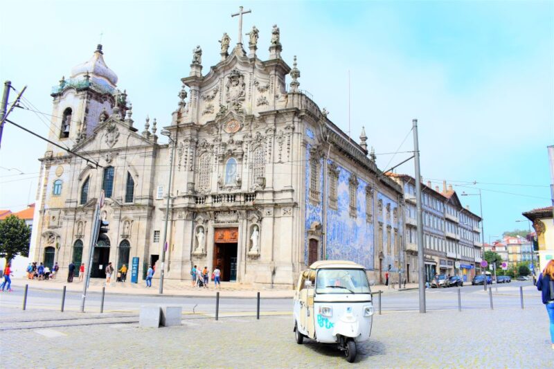 Porto: Private Tuk-Tuk Tour with Short Walks and Wine - Practical Details: Meeting Point and Accessibility