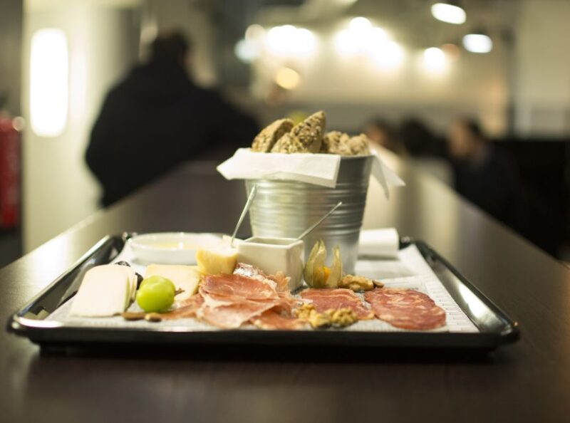 Porto: Private Walking Food Tour with Tastings - Exploring the New Bolhão Market