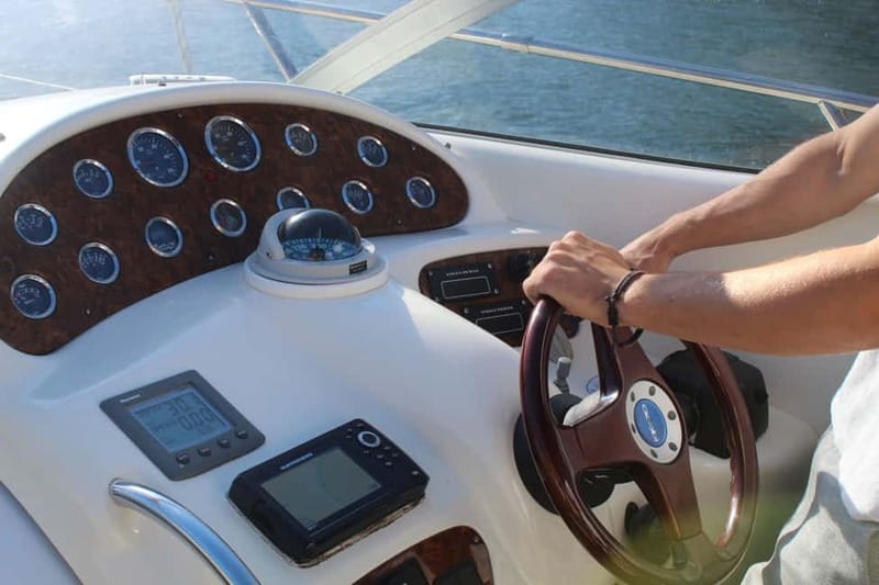 Porto: Private Yacht Tour with Wine, Snacks & 6 Bridges - Food, Wine, and Snacks on Board