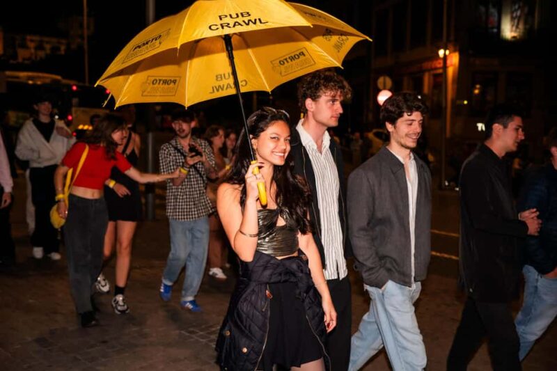 Porto Pub Crawl: 7 Drinks, 4 bars & Skip the line Club Entry - Logistics, Group Size, and Pacing