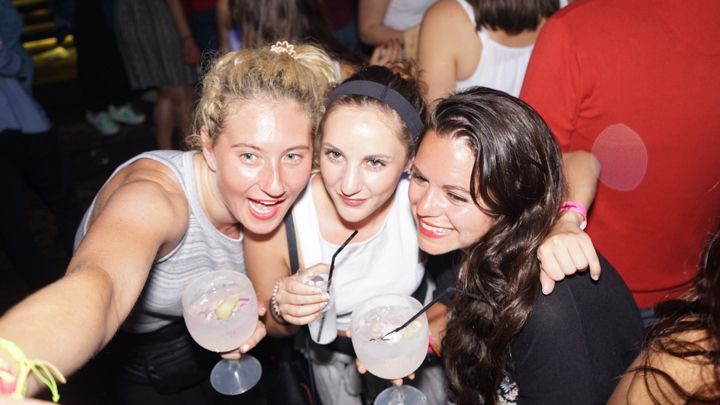 Porto: PubCrawl with 6 Drinks+VIP Club Entry - Discover Porto’s Best Nightlife on a Guided Pub Crawl with VIP Club Entry