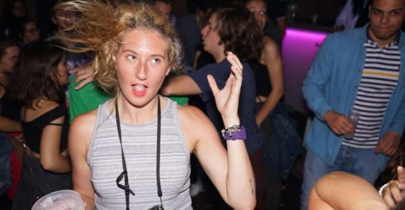 Porto: PubCrawl with 6 Drinks+VIP Club Entry - Visiting the Top Bars in Porto’s Galerias Area