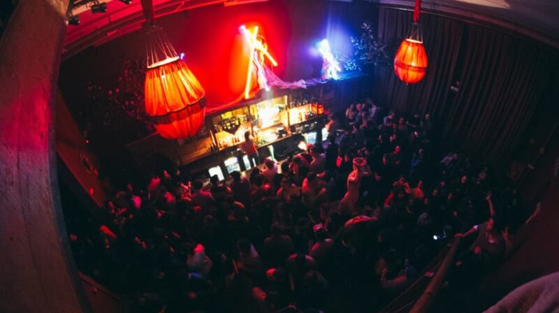 Porto: PubCrawl with 6 Drinks+VIP Club Entry - Flexibility and Booking Options