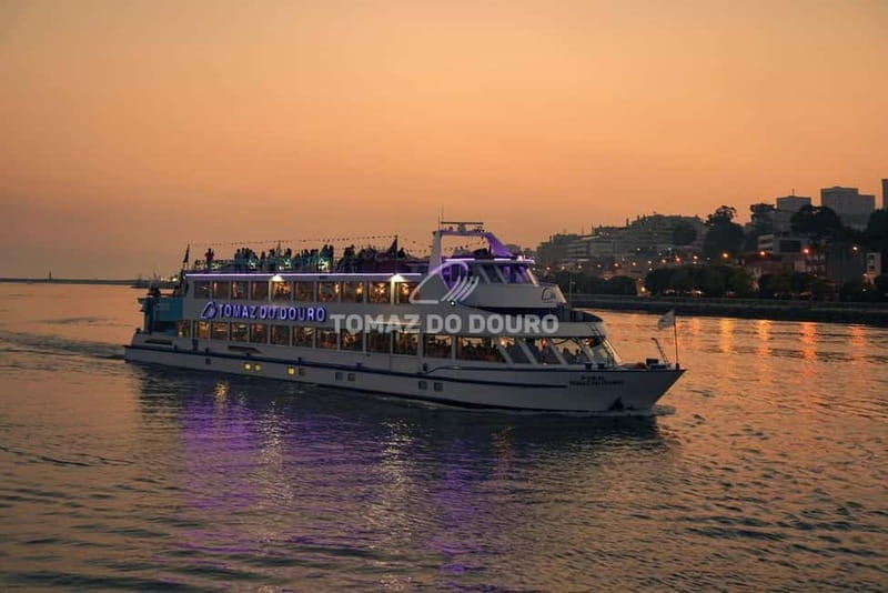 Porto/Regua/Porto (and reverse): Douro River Cruise + Lunch - Scenic Views of Porto’s Illuminated Landmarks from the Water