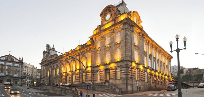 Porto Ribeira and highlights Private Walking Tour - Physical Requirements and Accessibility