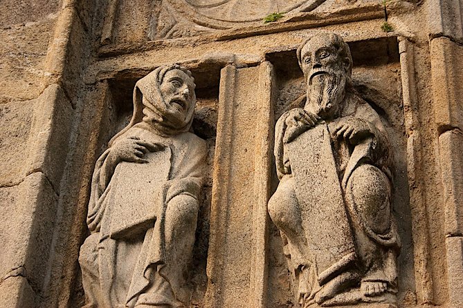 Porto: Santiago de Compostela and Valença do Minho Day Trip - Practical Details: Transportation, Group Size, and Accessibility