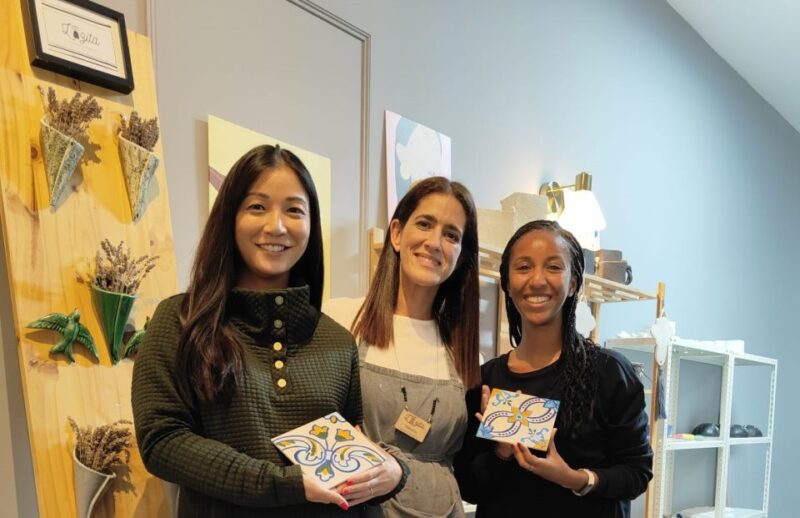 Porto: Tile Painting and Cocktails in Downtown Porto - The Style and Approach of the Guides