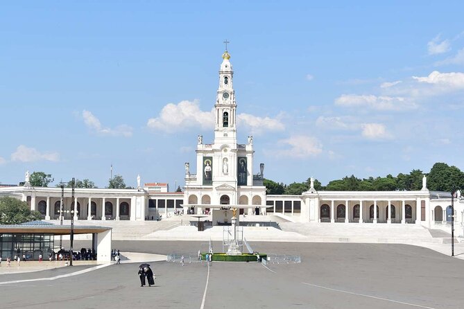 Porto to Algarve up to 3 Stops: Aveiro, Coimbra & Évora - Convenient Pickup and Drop-Off in Porto and the Algarve