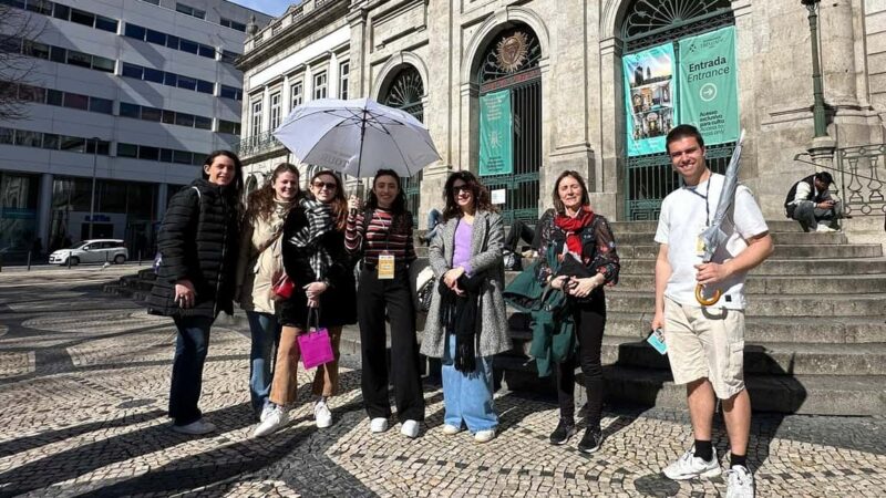 Porto to Gaia Sunset Walking Tour - Port Wine Included - The Guides Role in Making the Tour Special