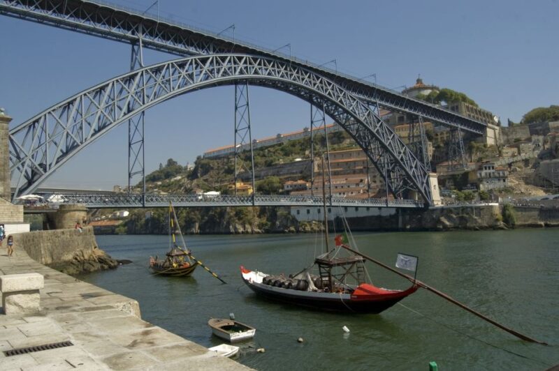 Porto to Lisbon Transfer with Tour Enroute - Customized Stops on the Way from Porto to Lisbon