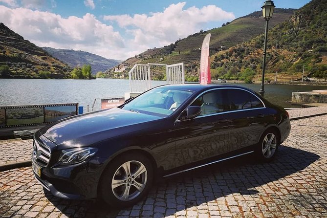 Porto to Madrid Up to 3 Stops: Aveiro, Salamanca & Ávila - Discover the Comfort and Convenience of a Private Porto to Madrid Transfer