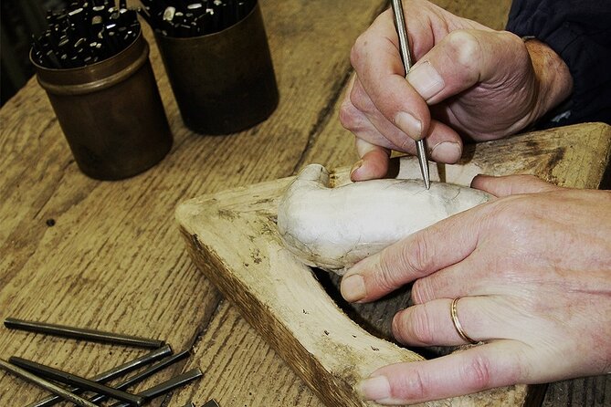 PORTO: Tour to the world of silver in a century-old workshop - Practical Details: Meeting Point and Group Size