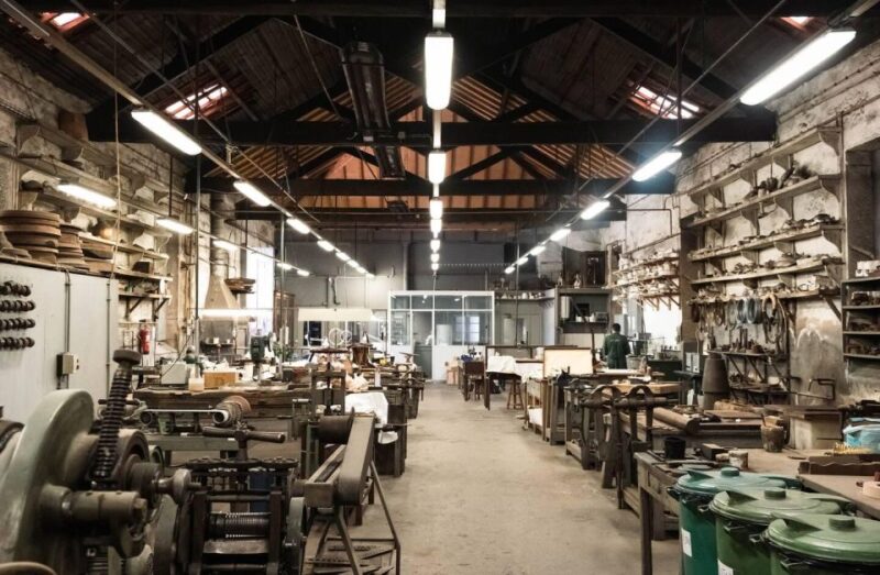 Porto: Tour to the world of silver in a century-old workshop - Key Points