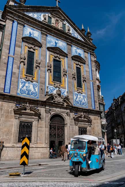 Porto: Tuk Tuk Tour with Olive Oil Tasting - The Guide’s Role and Storytelling Style